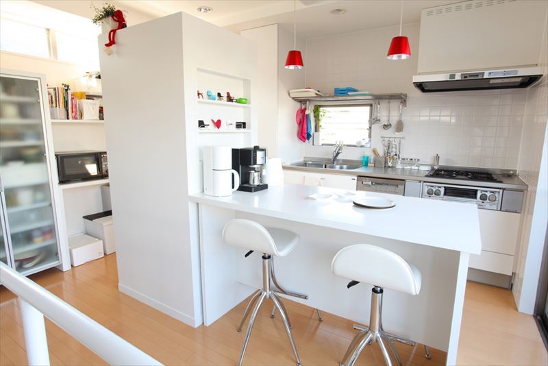 使い勝手の良いモダンなL字キッチン