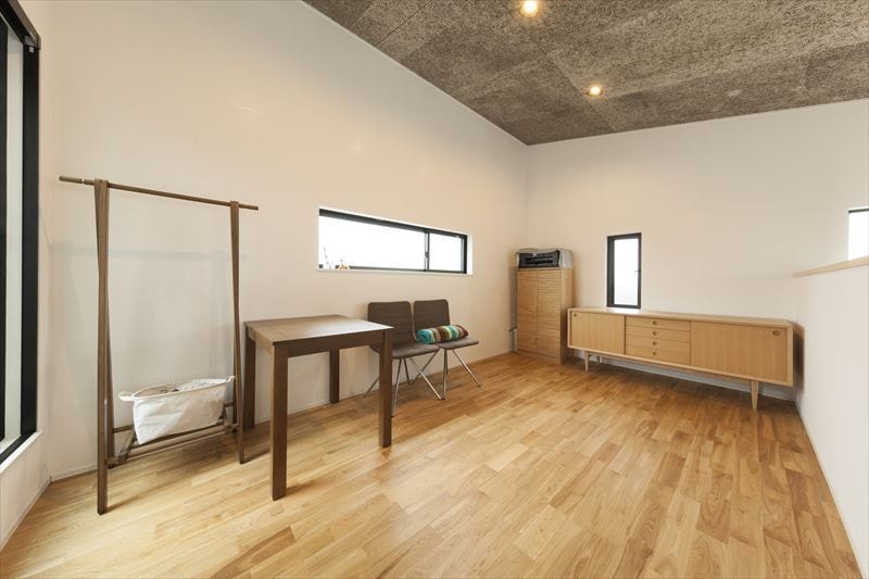 個室にもグレーを用い落ち着いた雰囲気に