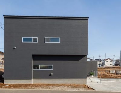 家工房が建てたシンプルな外観の事例ですの