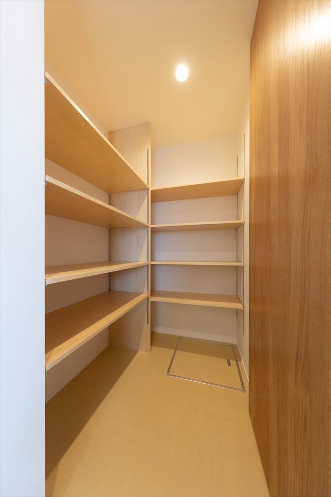 広々とした使い勝手の良いパントリー