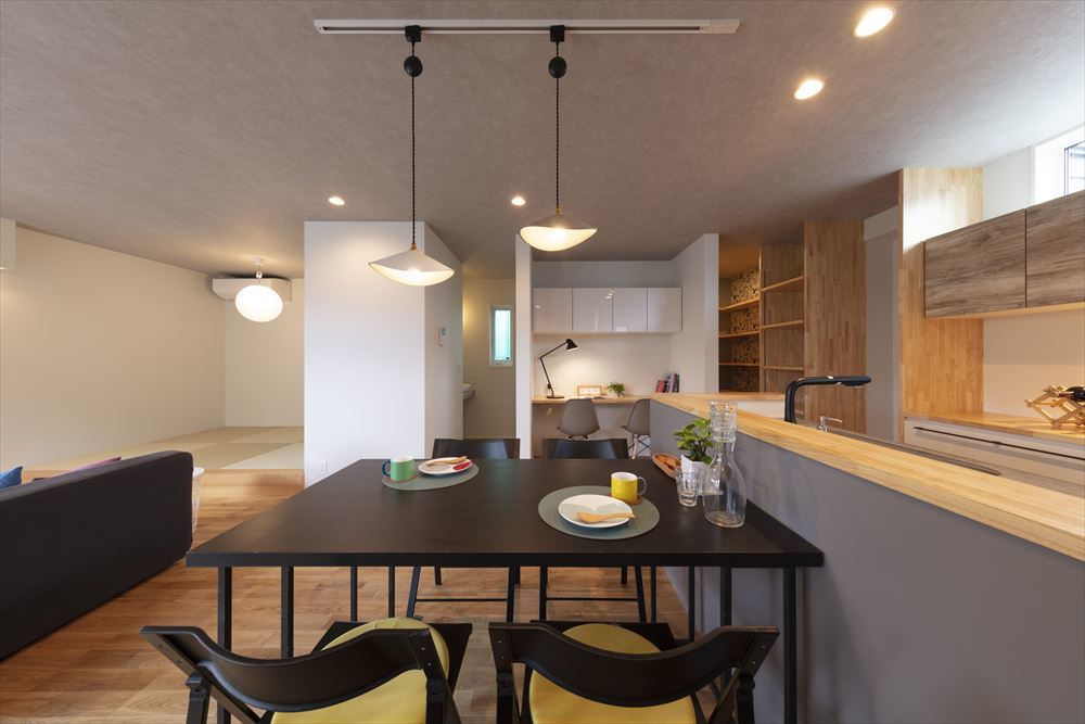 こだわりのインテリアで落ちついたダイニングキッチン