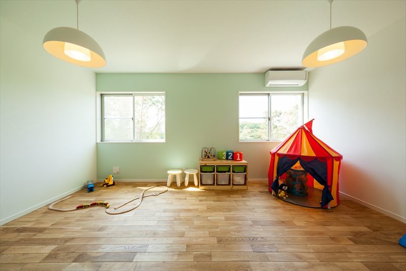 無垢材の床でナチュラルな子供室