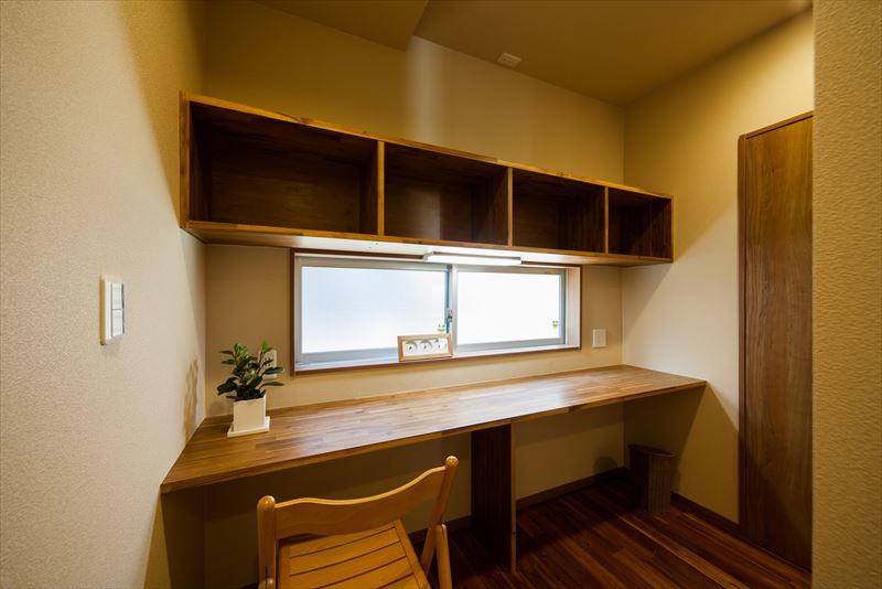 キッチン横の使い勝手の良い家事室
