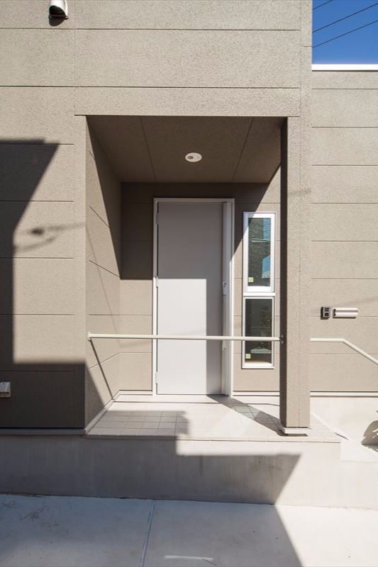 シンプルですっきりとした玄関ポーチ