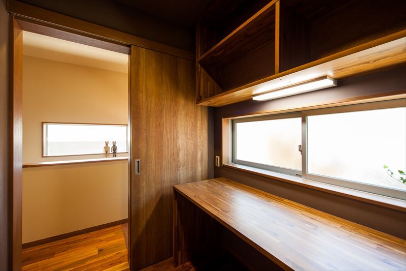 家族で使える2階ホールの一角のワークスペース